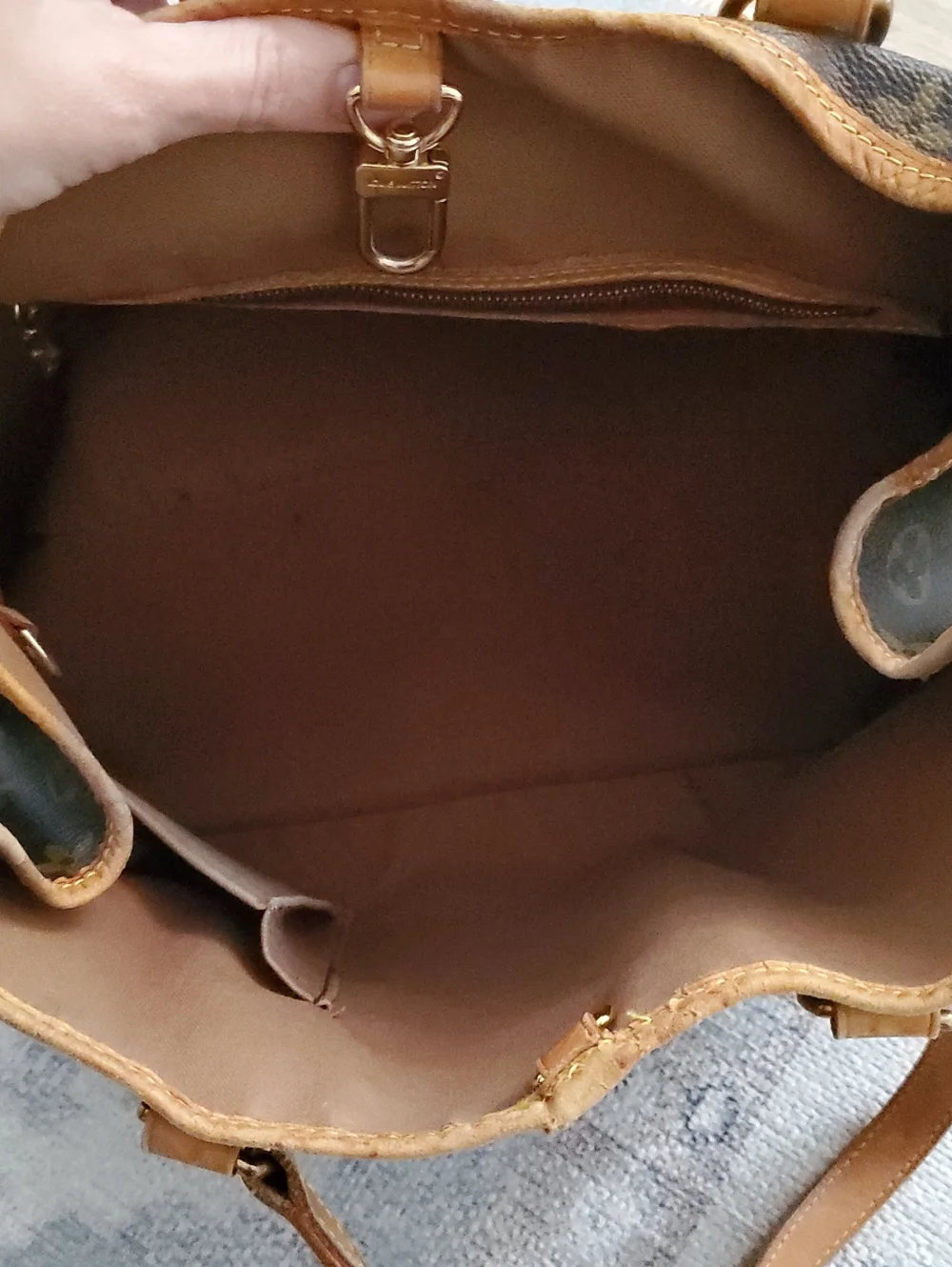 Louis Vuitton Batignolles Horizontal Monogram and Leather Shoulder Bag